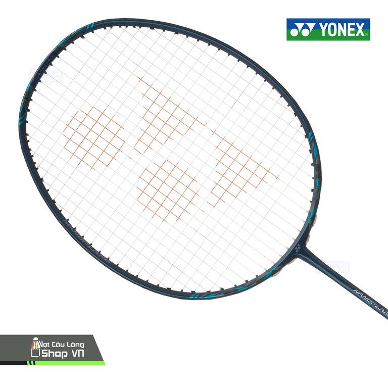 Mặt vợt Yonex Nanoflare 800 Pro khá đanh, dễ kiểm soát